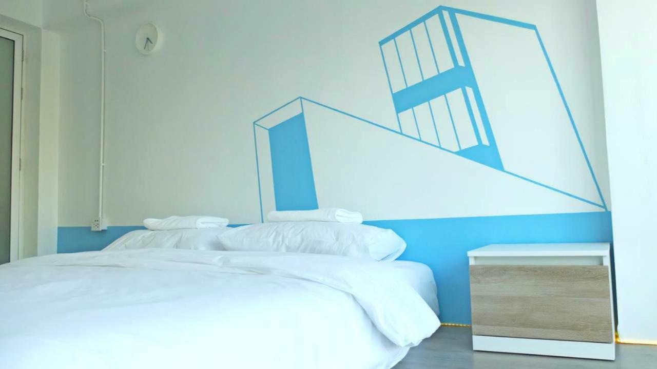 A Dude Mini Hostel (Adults Only) Chiang Mai Exterior photo