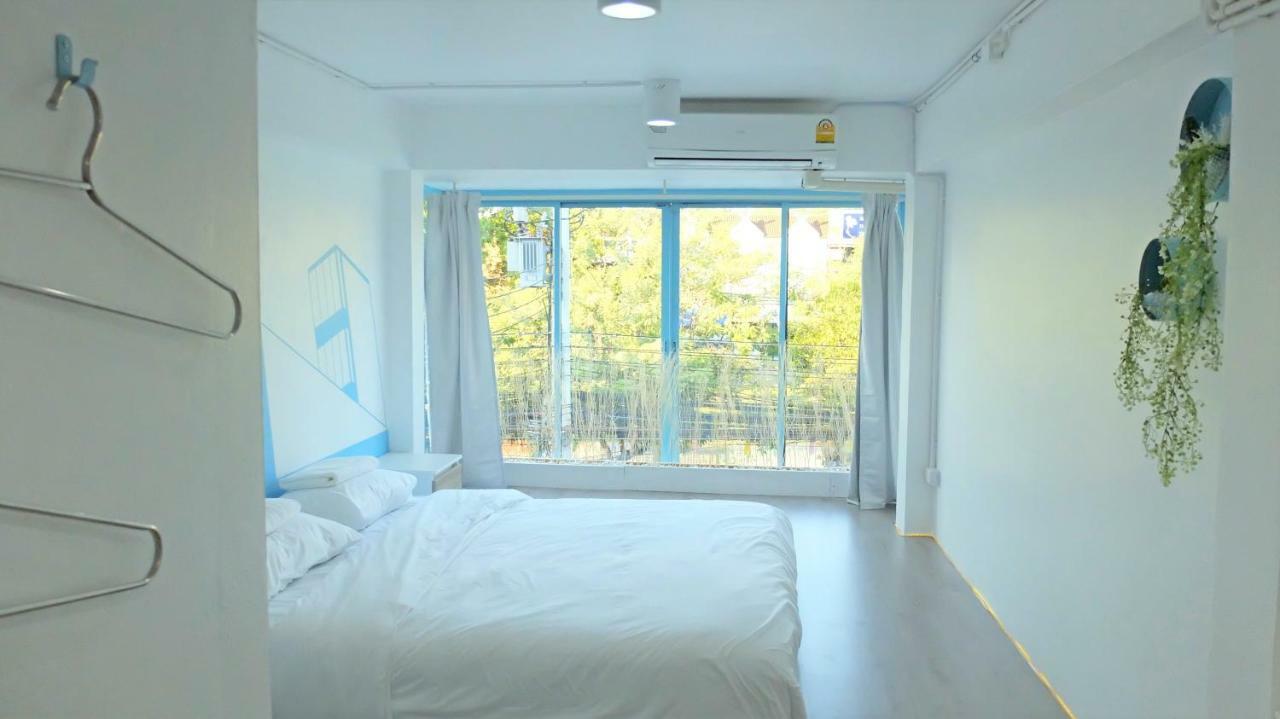 A Dude Mini Hostel (Adults Only) Chiang Mai Exterior photo