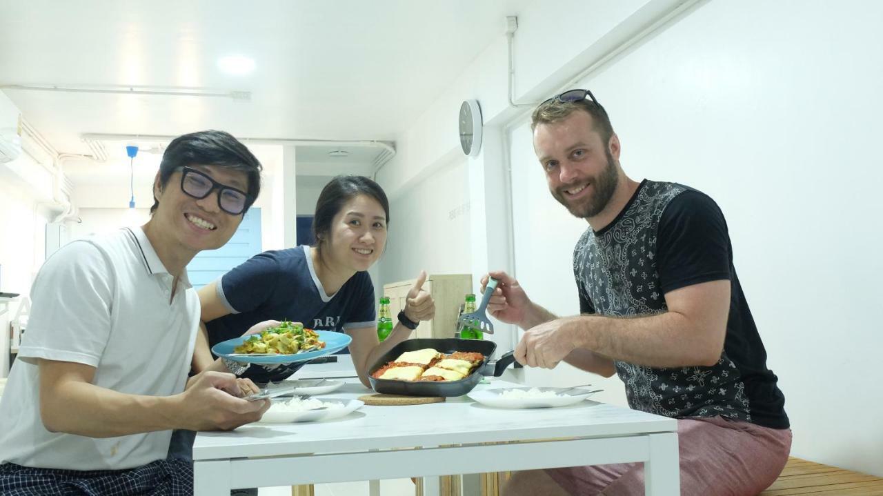 A Dude Mini Hostel (Adults Only) Chiang Mai Exterior photo